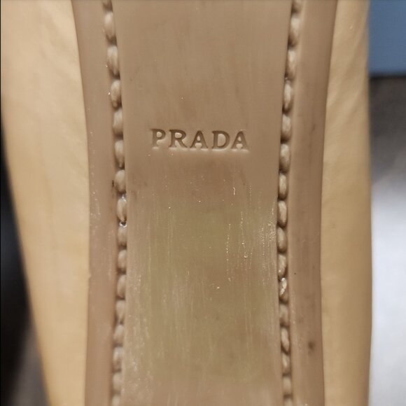 100% Authentic!! Prada Logo Black Beige Patent Block Heels Pumps - Picture 7 of 10